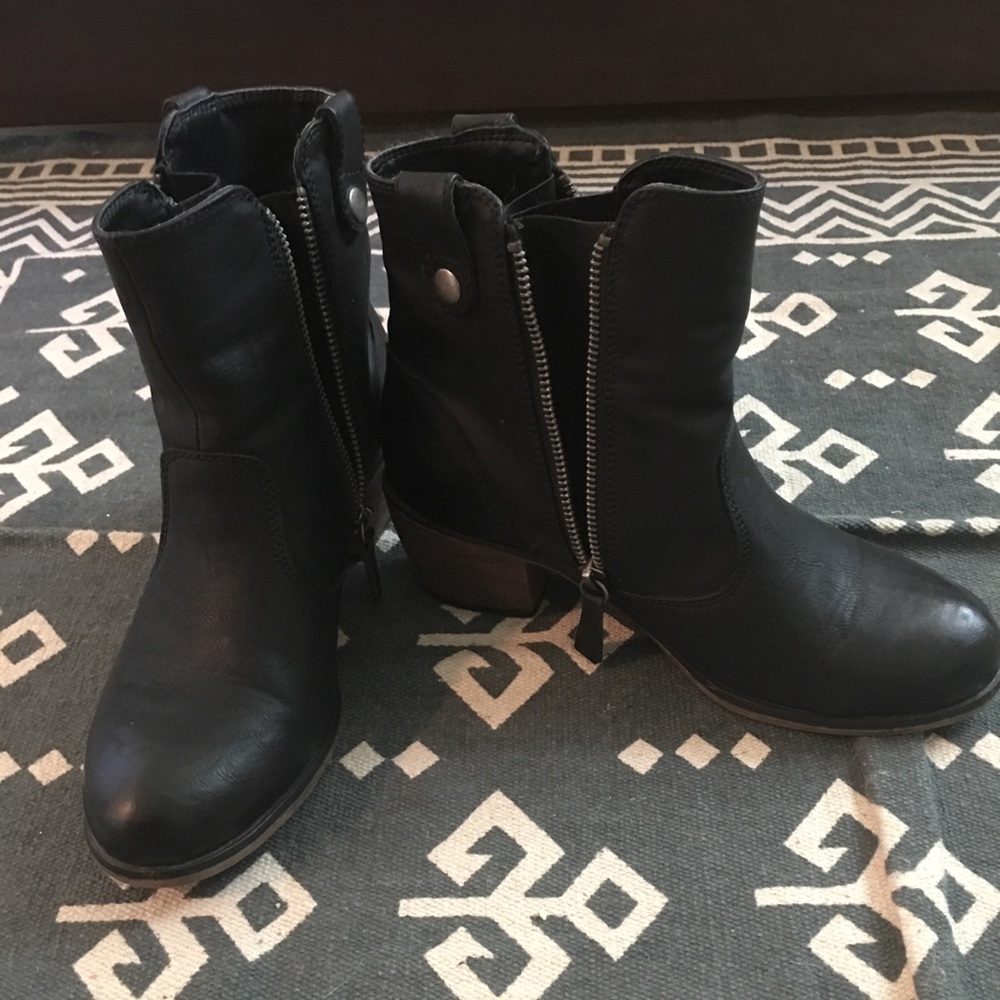 Missimo black booties